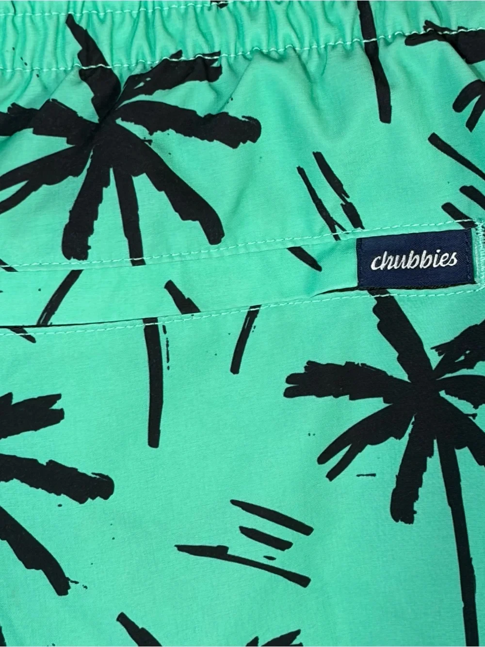 Chubbies Men’s 5.5” Split Palm-Print Swim Shorts in Black & Mint Size Large